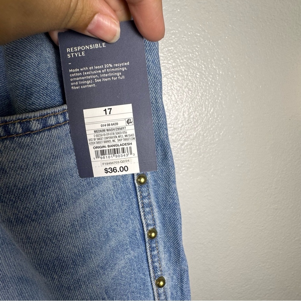Universal Thread Sky Blue Relaxed‎ Jeans - Picture 5 of 8